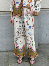 Características Pantalones holgados de cintura elástica con estampado étnico